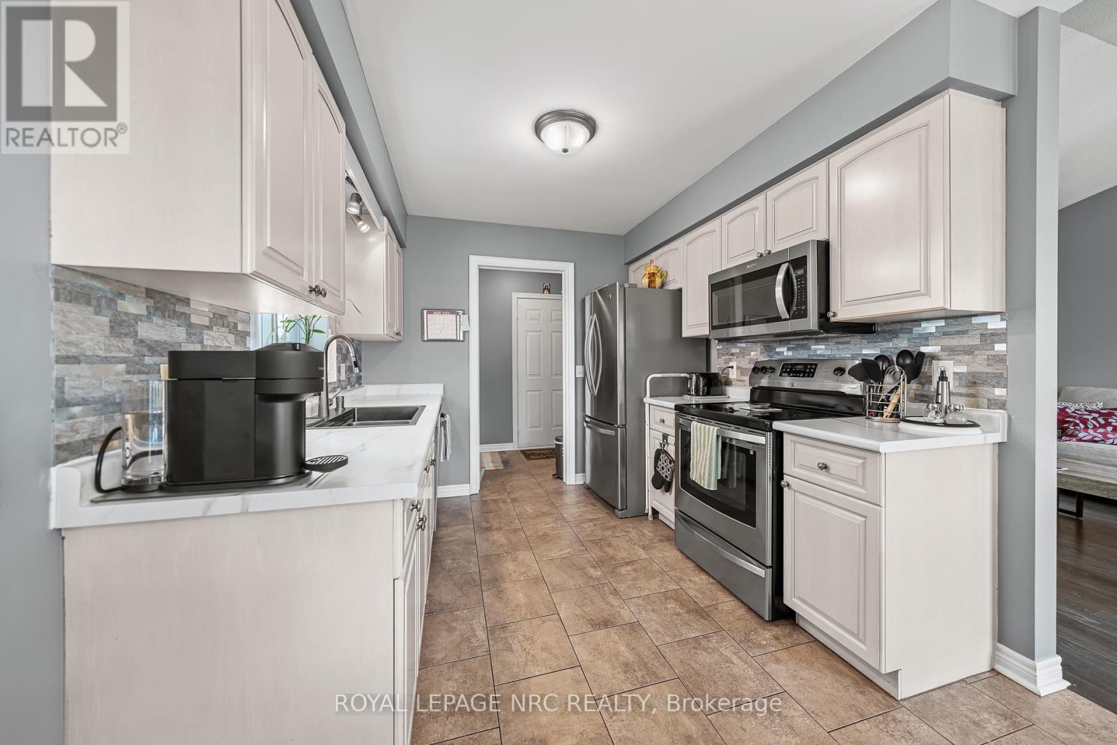1052 VANSICKLE ROAD N - 16