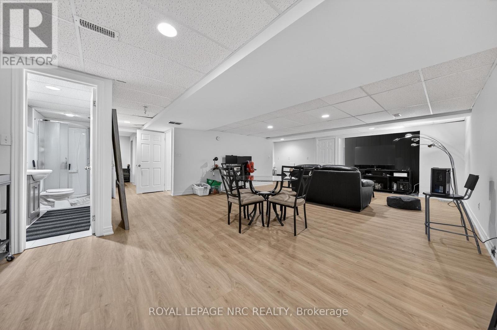 1052 VANSICKLE ROAD N - 28
