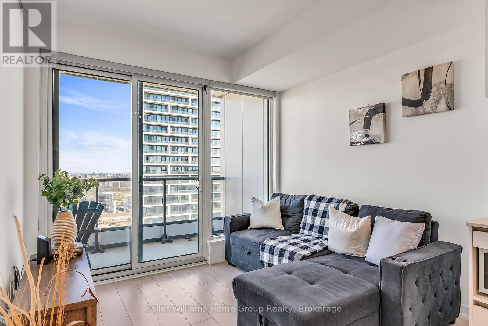 #4805 898 PORTAGE PARKWAY - 13