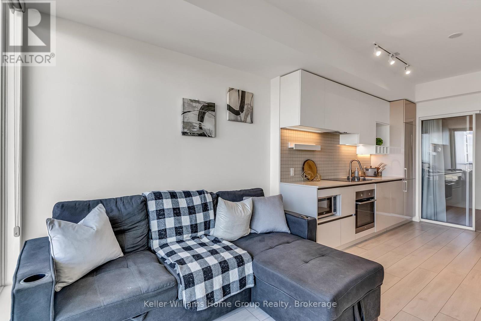 #4805 898 PORTAGE PARKWAY - 14