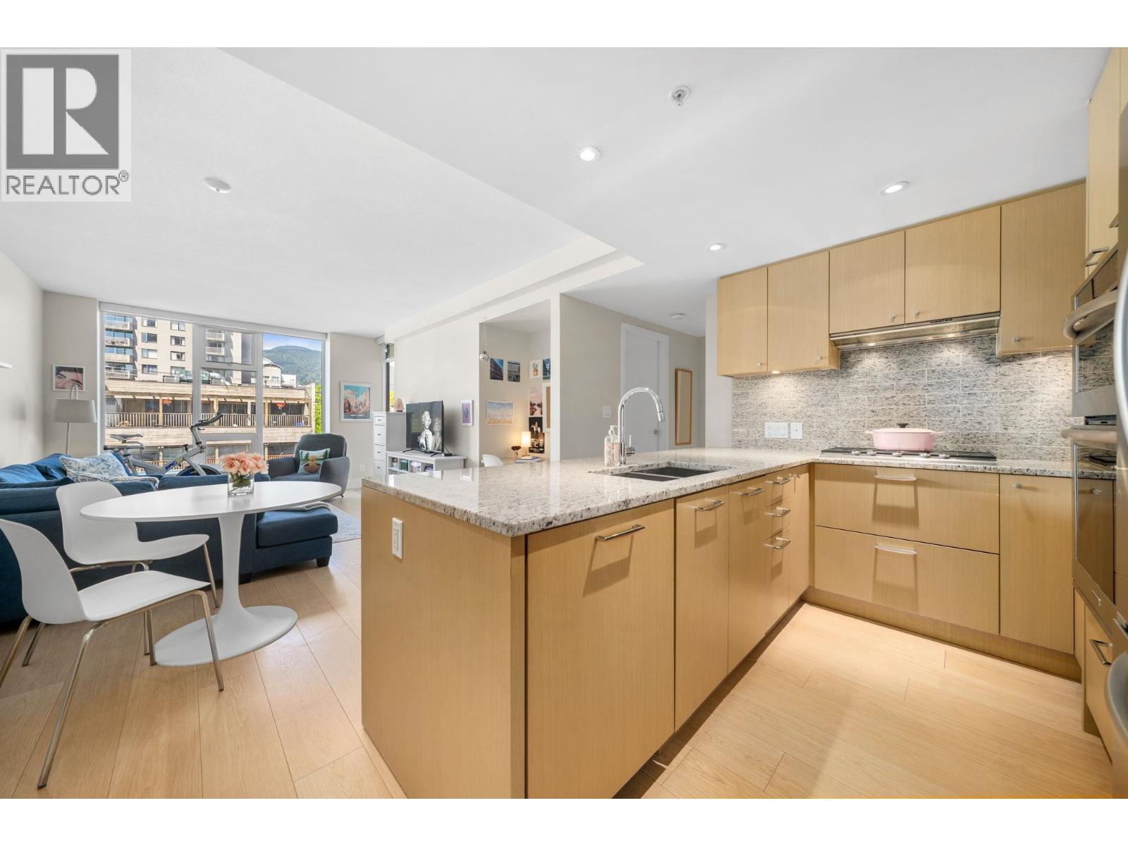 311 150 15 Street - photo 2