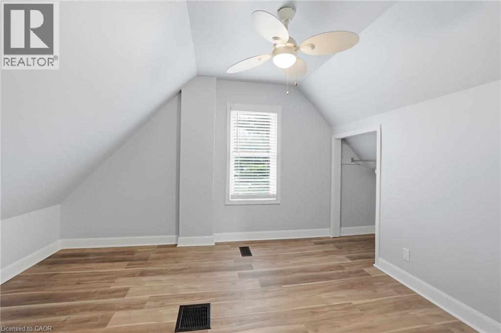 507 QUEENSDALE Avenue E - 32