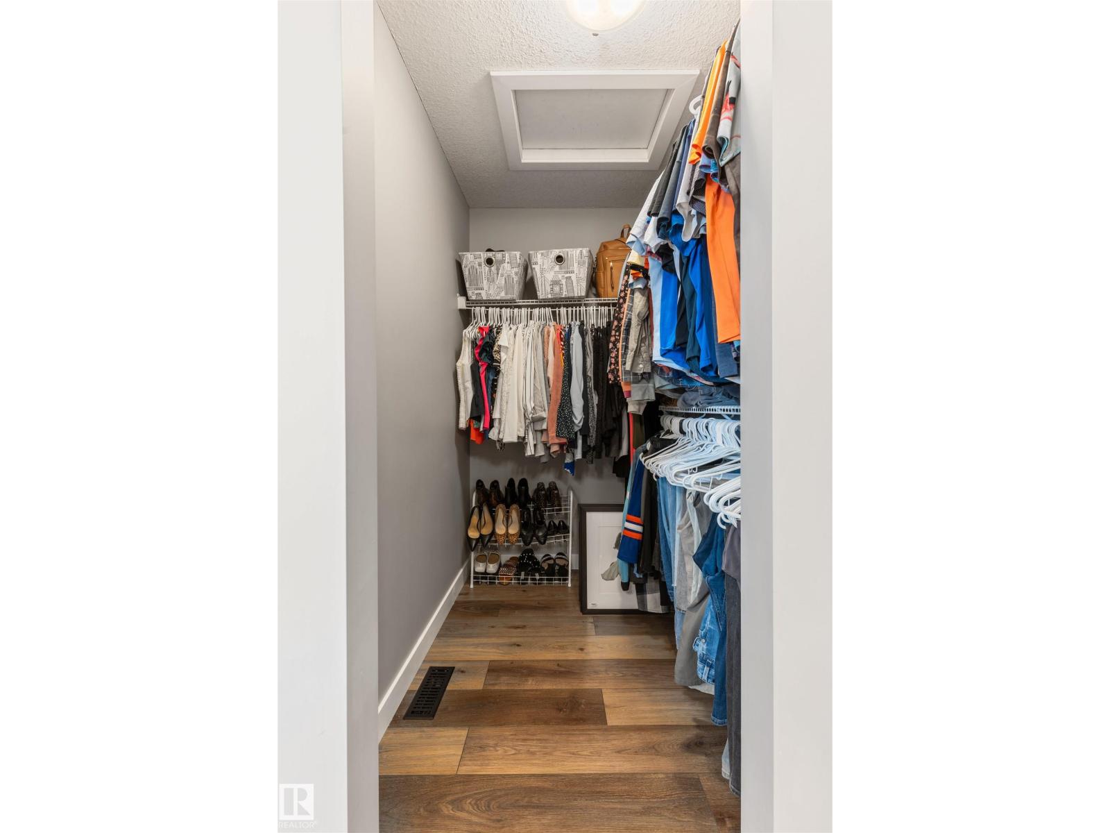 9519 221 ST NW - 27