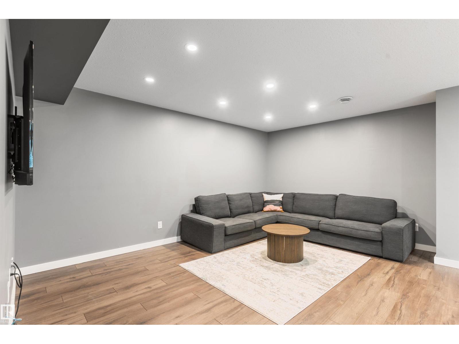 9519 221 ST NW - 31