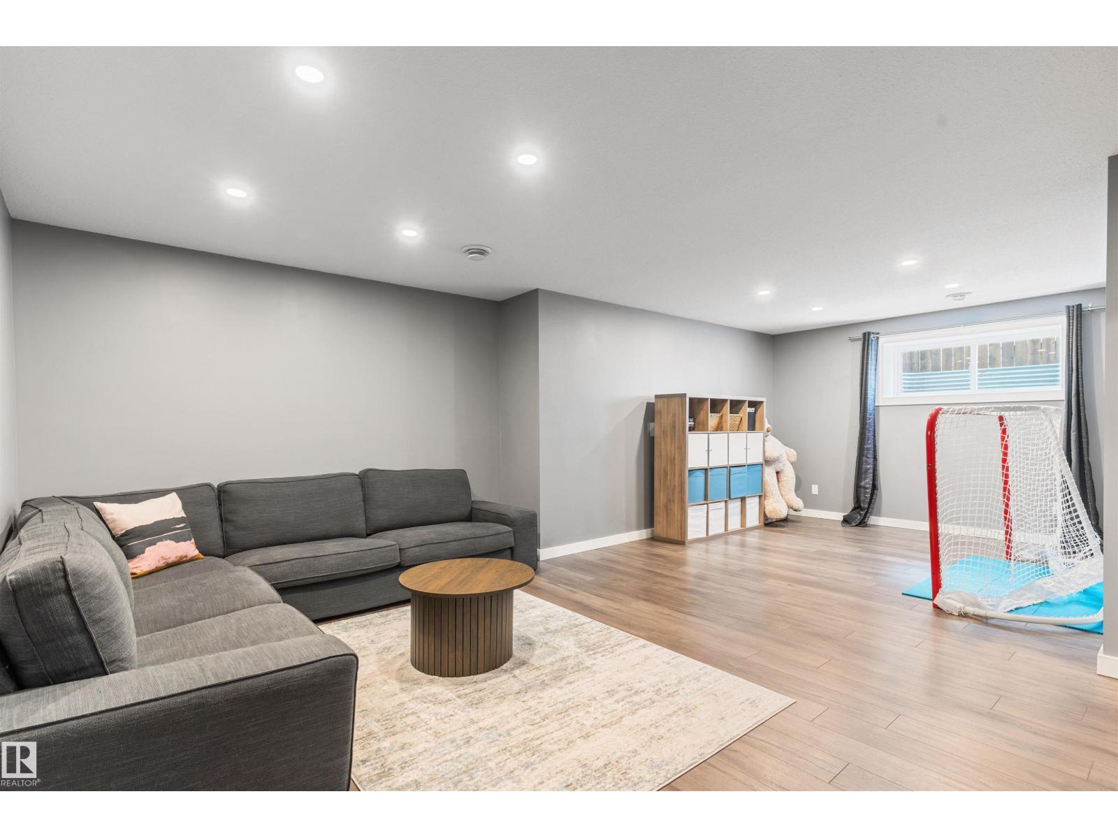 9519 221 ST NW - 32