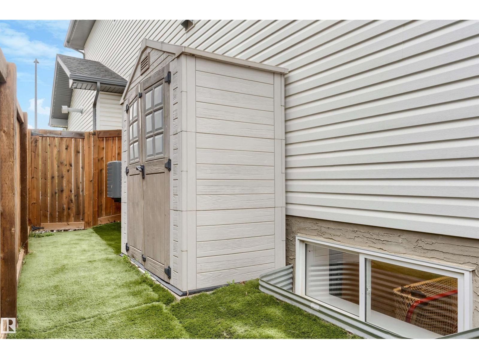 9519 221 ST NW - 45