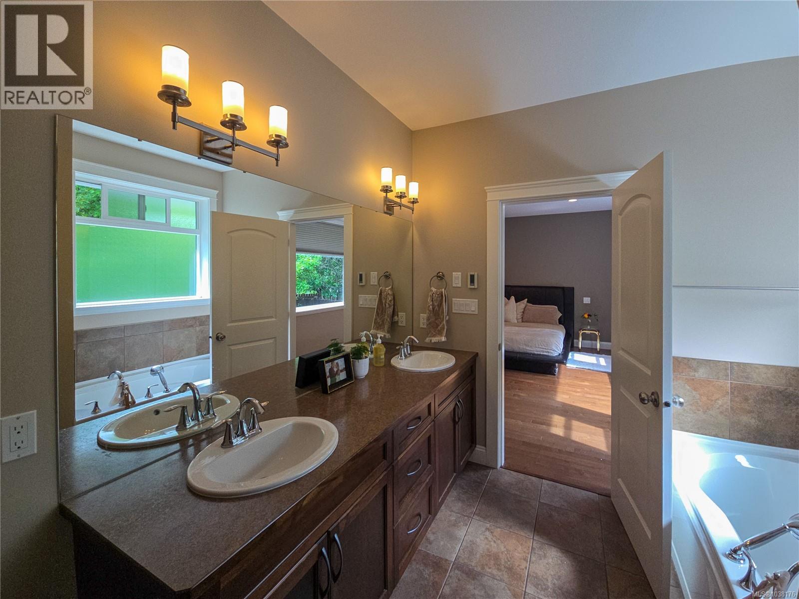 667 Nelson Rd, Campbell River