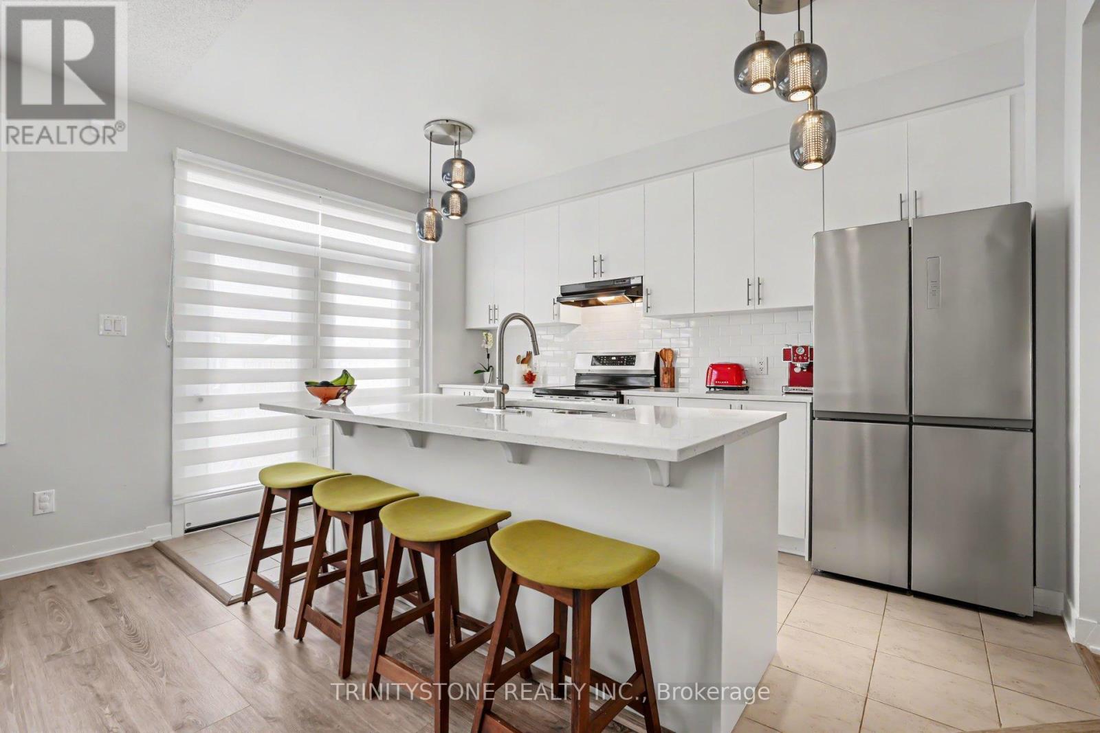 225 BILLRIAN CRESCENT - 11