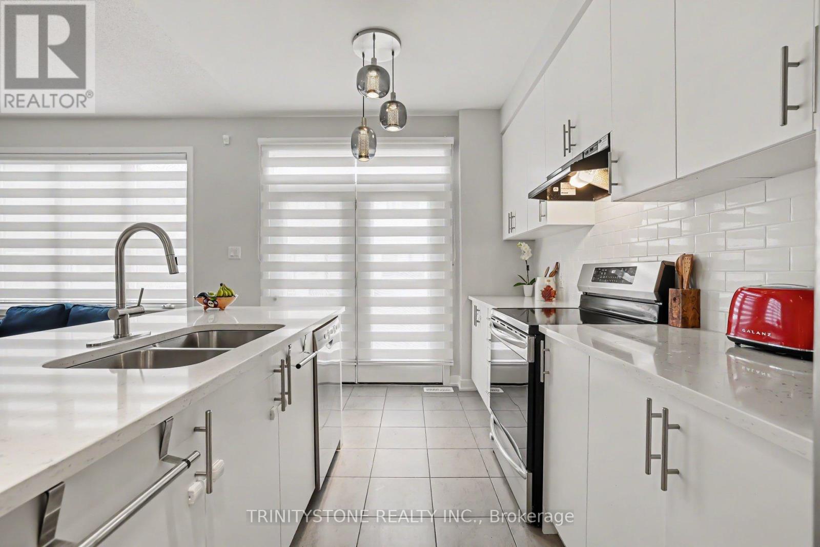 225 BILLRIAN CRESCENT - 13