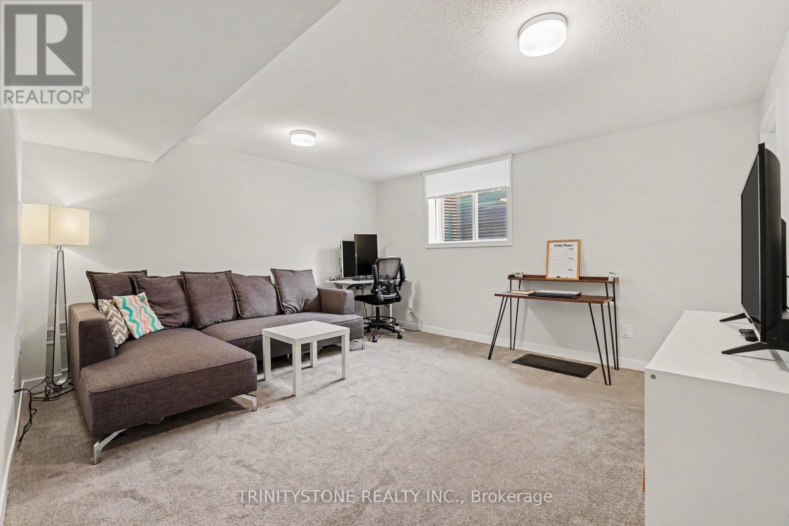 225 BILLRIAN CRESCENT - 26