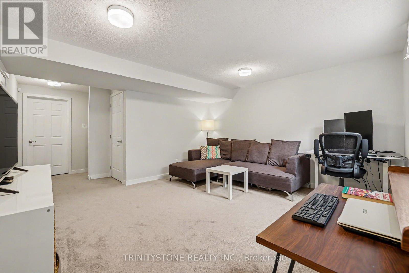 225 BILLRIAN CRESCENT - 27