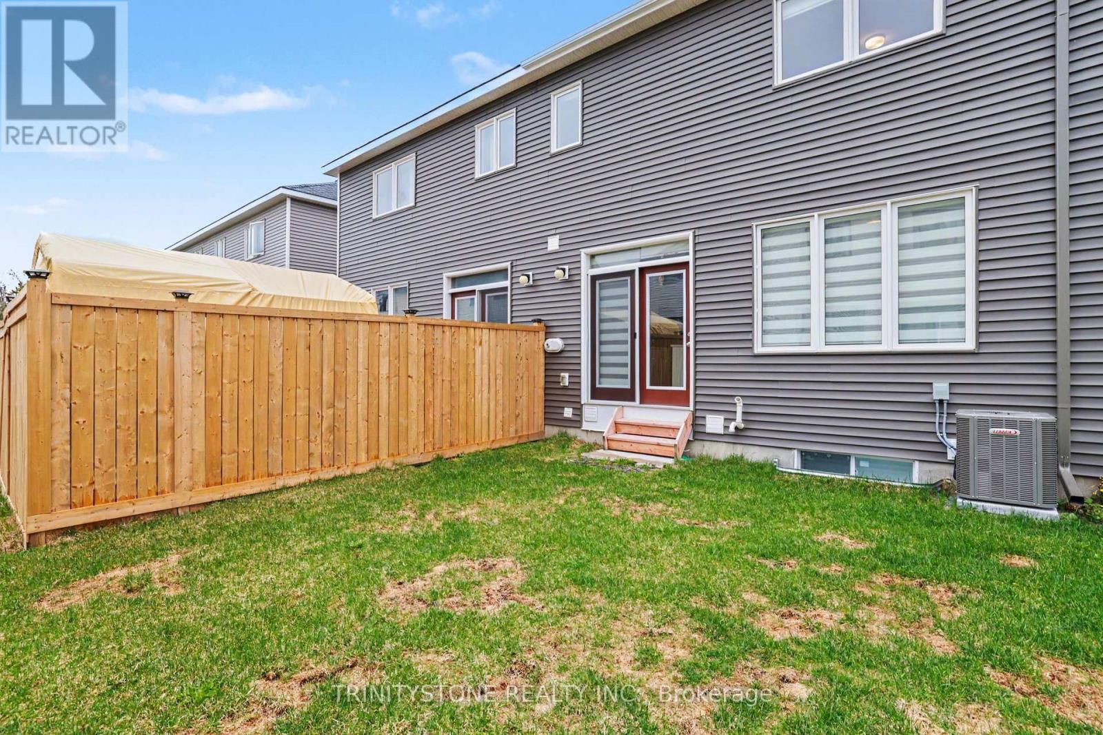 225 BILLRIAN CRESCENT - 33
