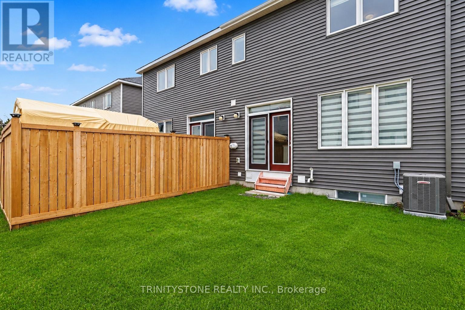 225 BILLRIAN CRESCENT - 34