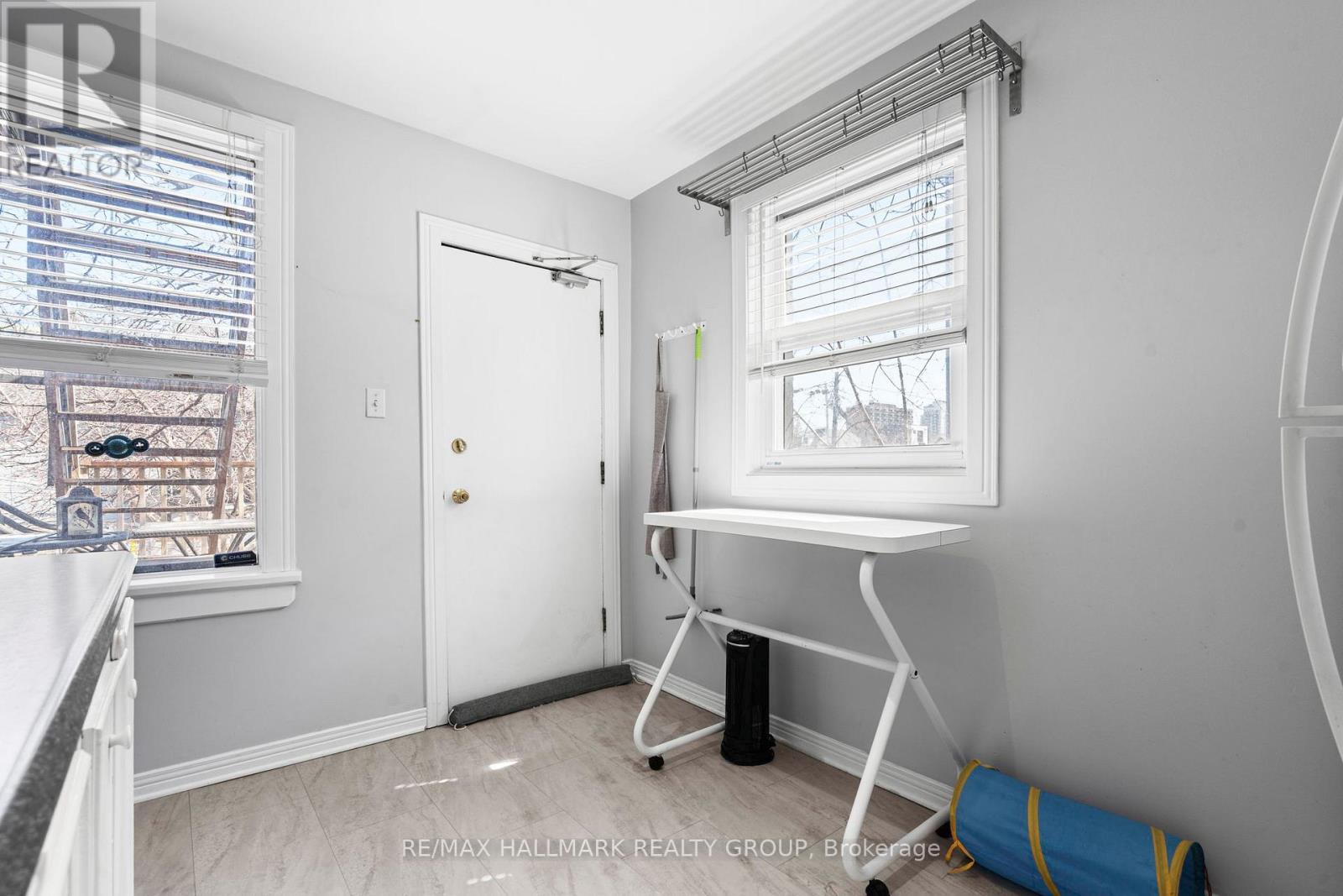 58-60 LOUISA STREET - 28