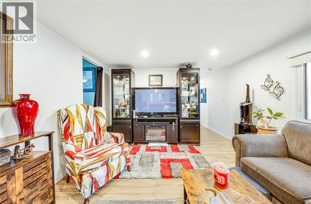 137 DANA DRIVE - 10