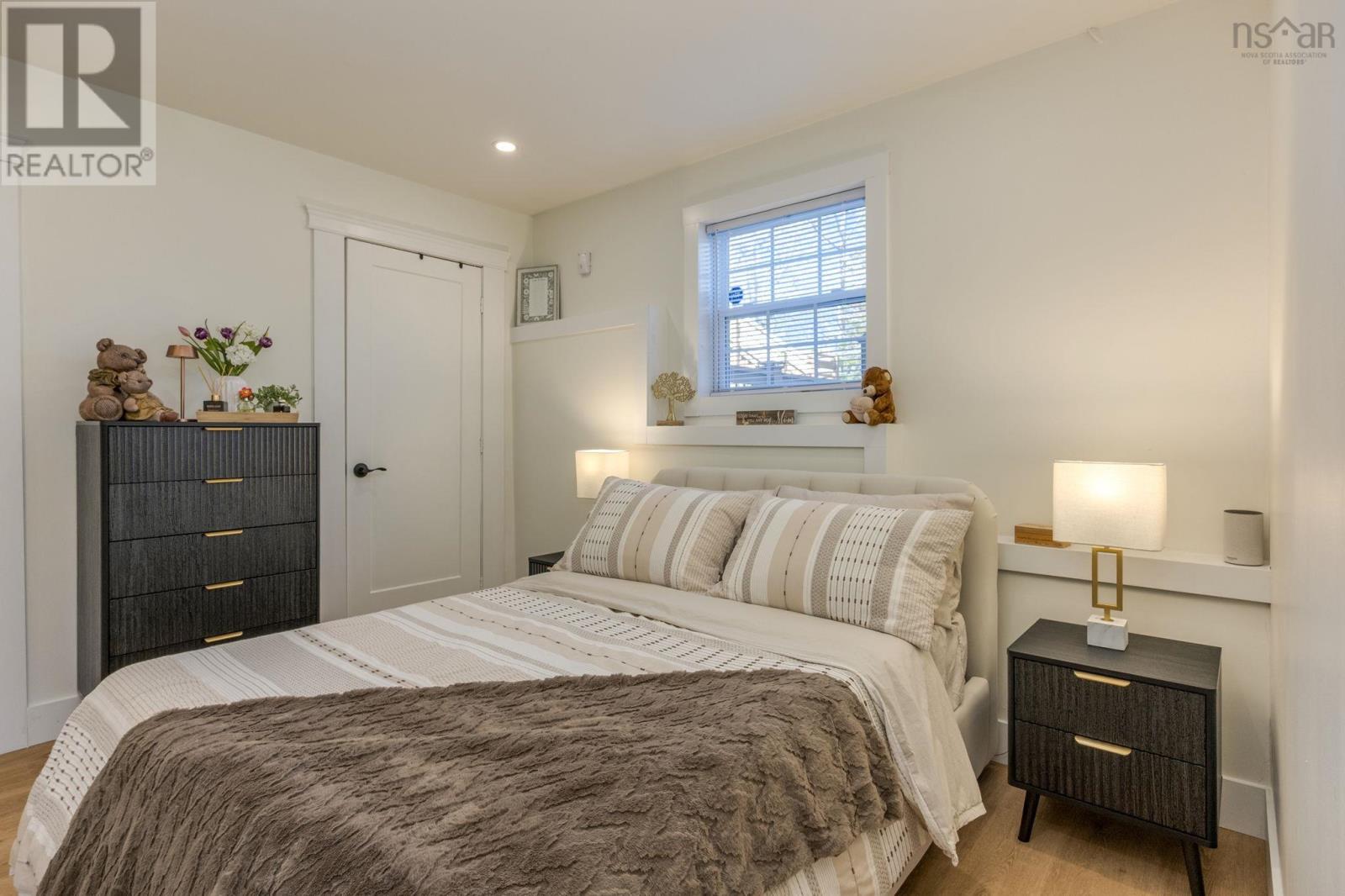 569 Lakecrest Drive - 34