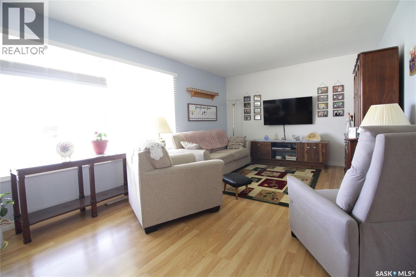 1208 Mark AVENUE - photo 5