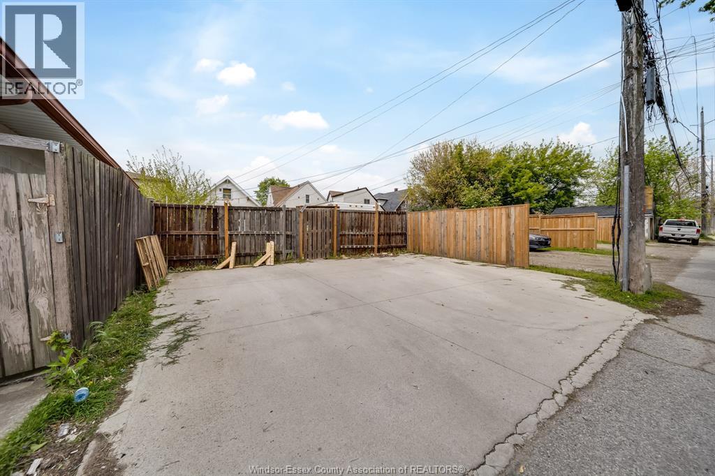 1180 LANGLOIS AVENUE - 35