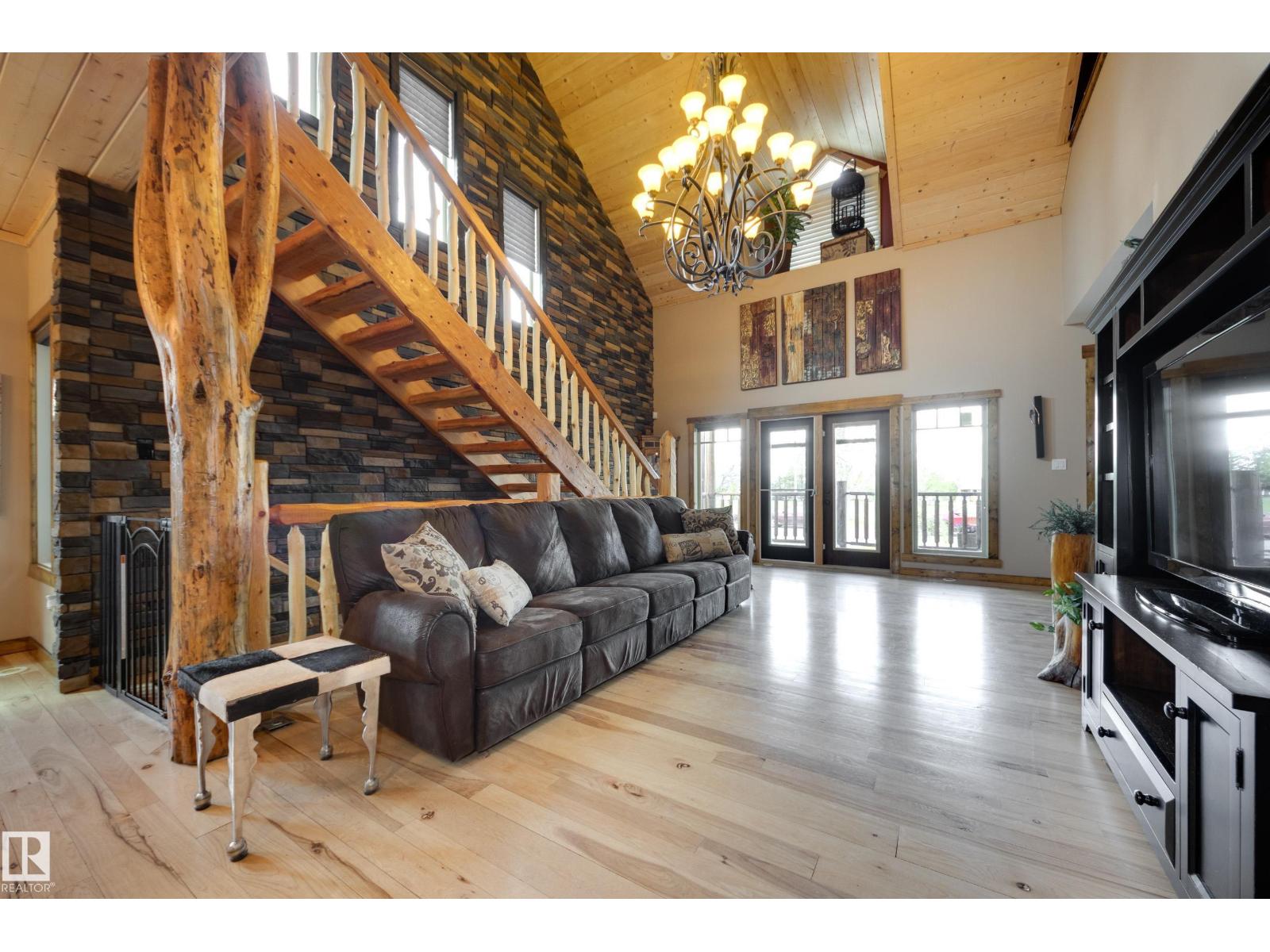 10811 67 ST NW - 10