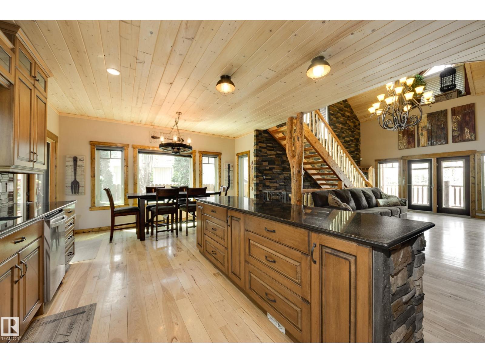10811 67 ST NW - 14