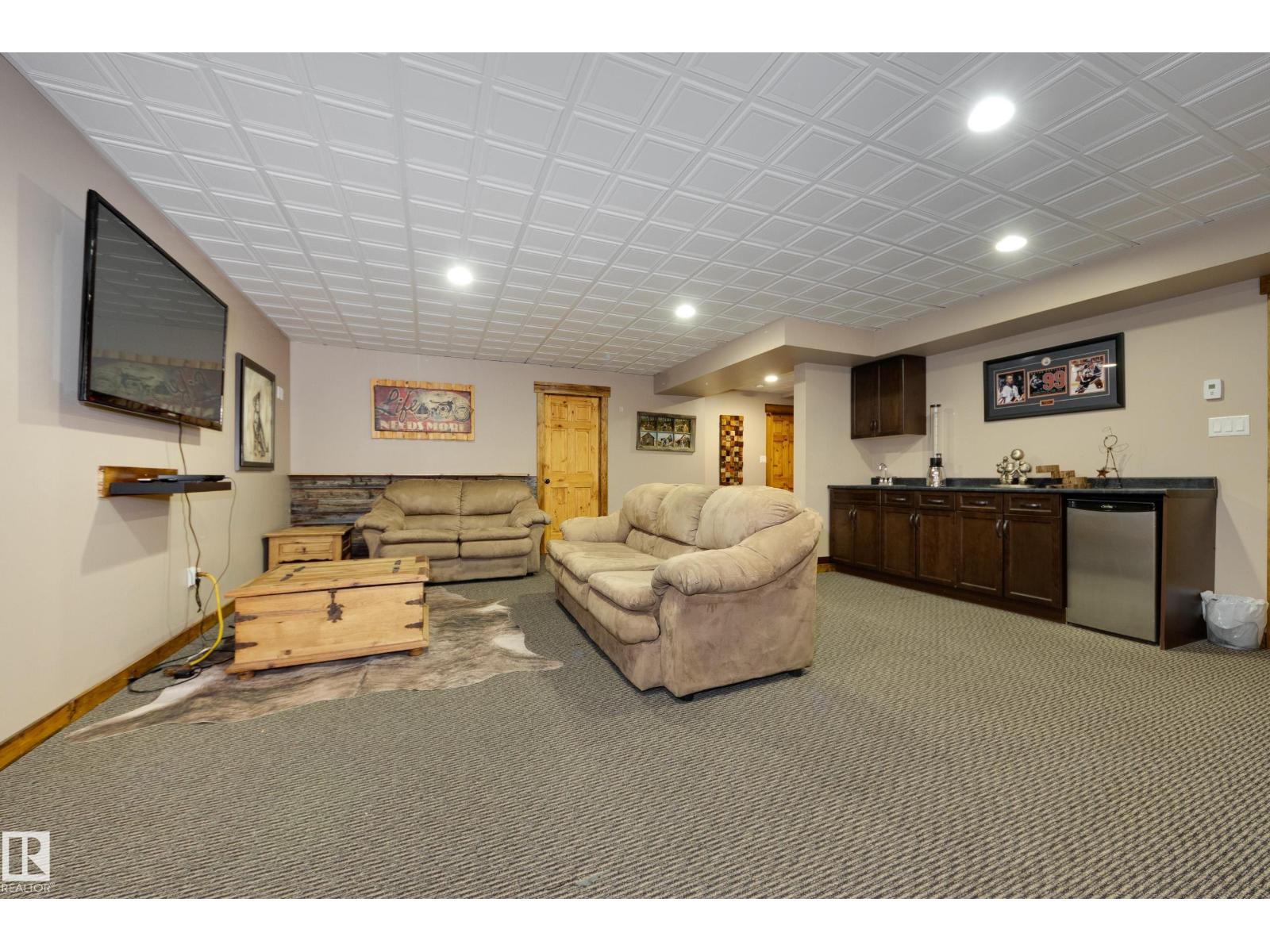 10811 67 ST NW - 39