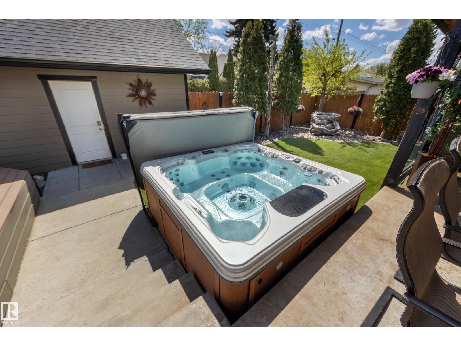 10811 67 ST NW - 48