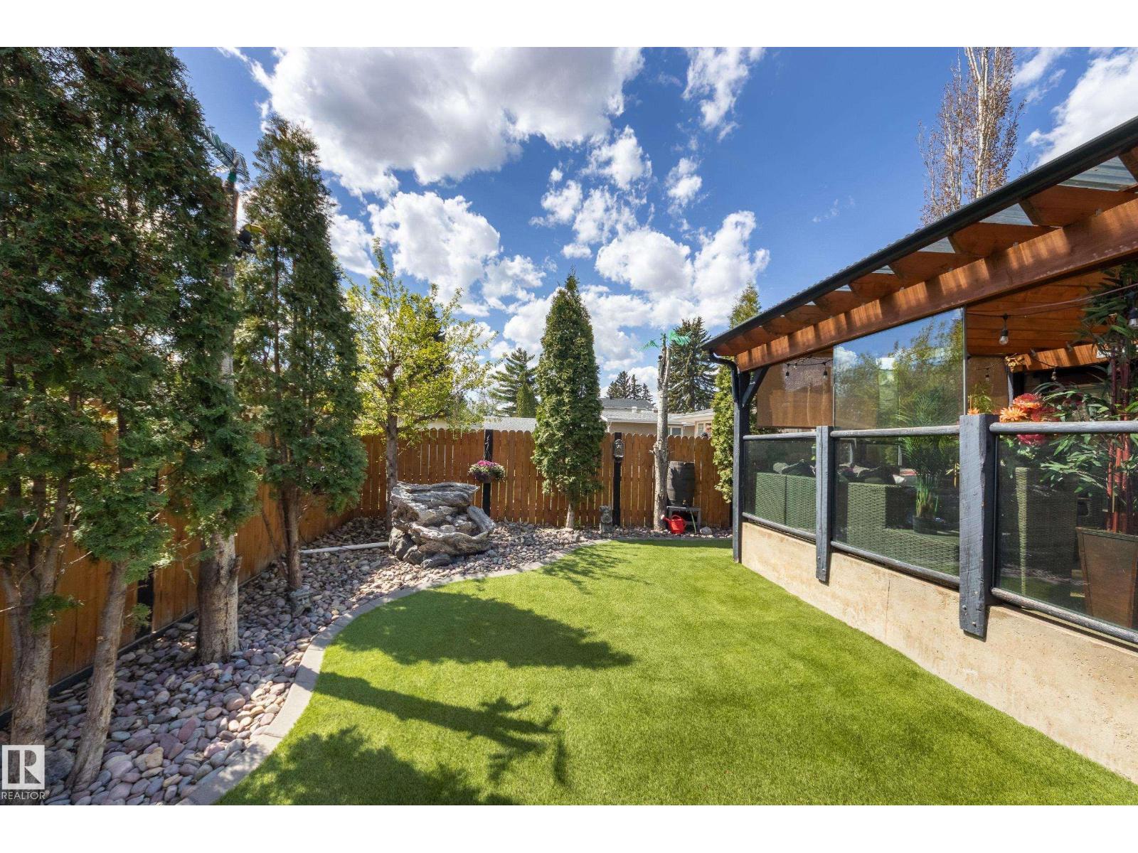 10811 67 ST NW - 55