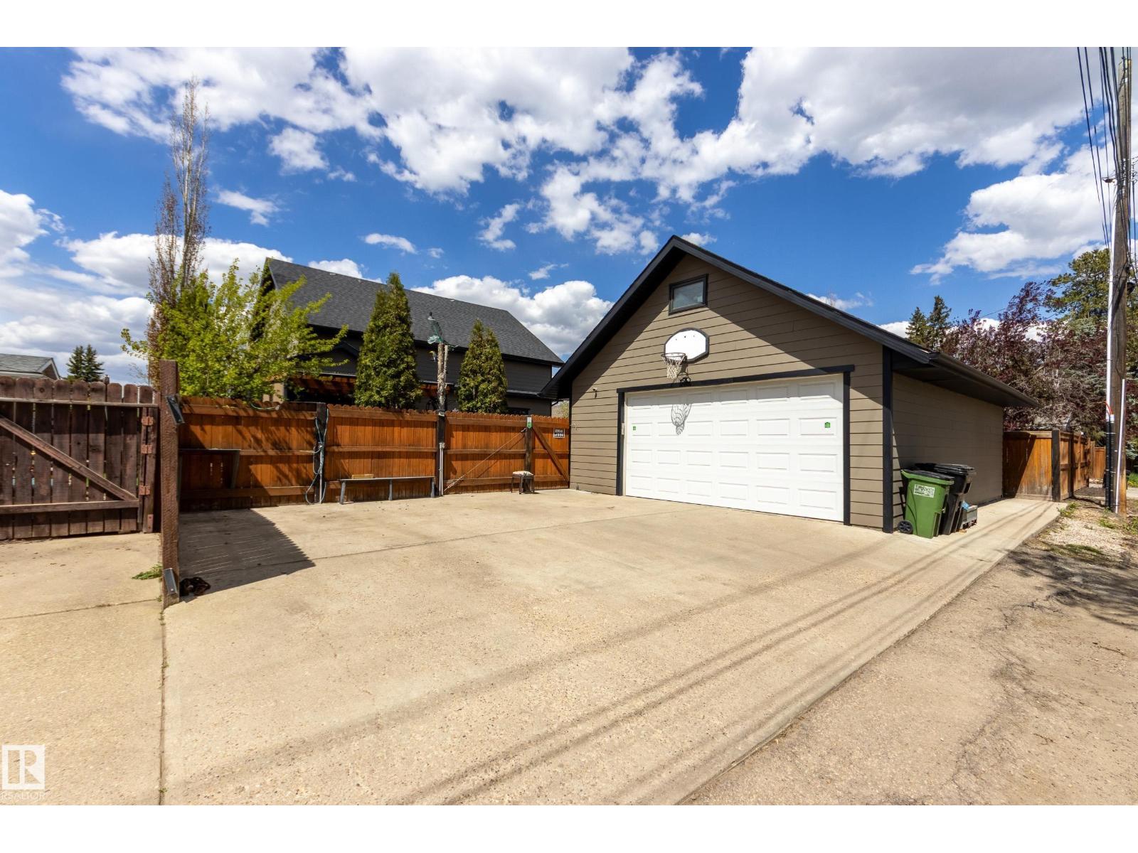 10811 67 ST NW - 56