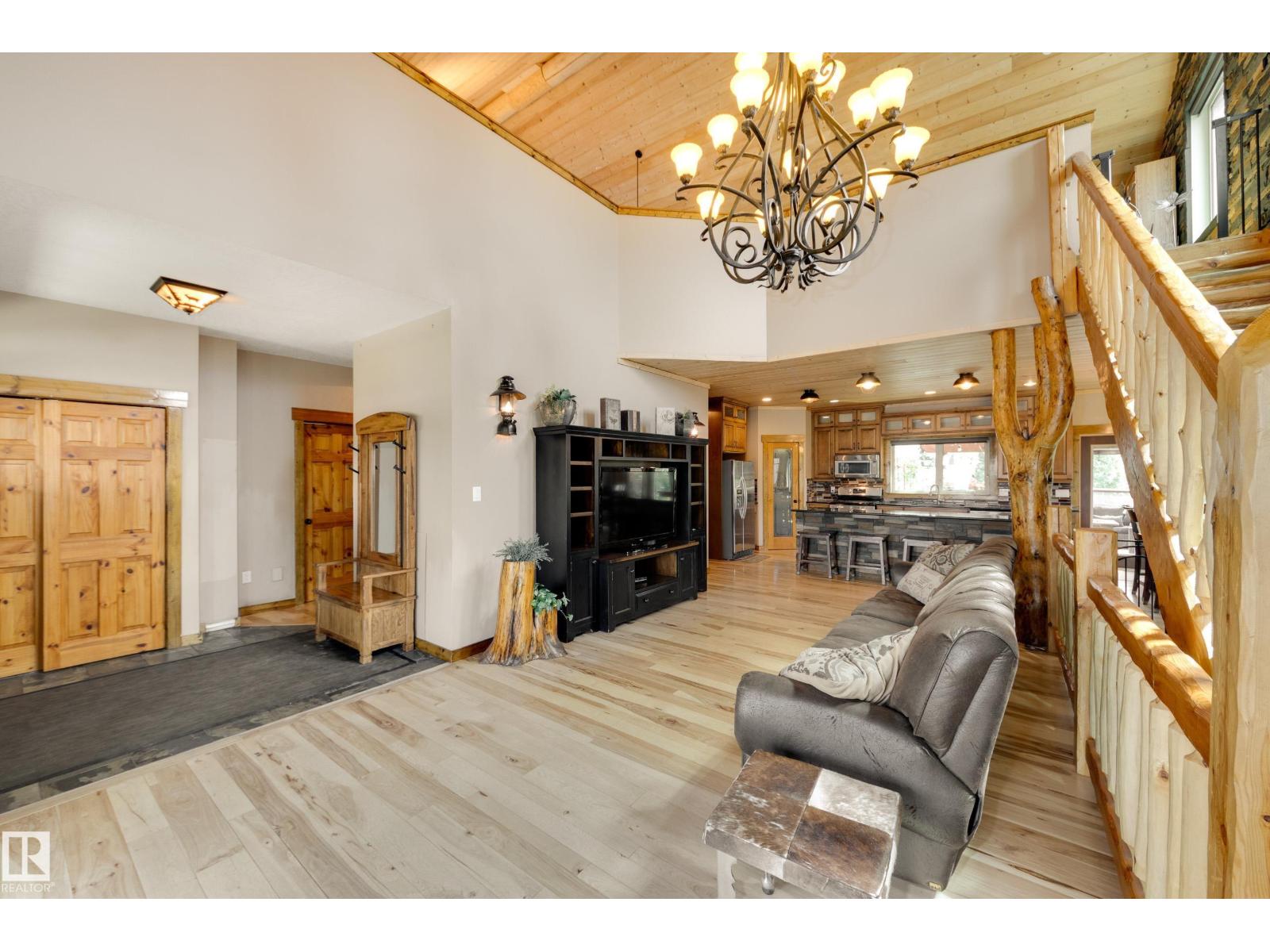 10811 67 ST NW - 8