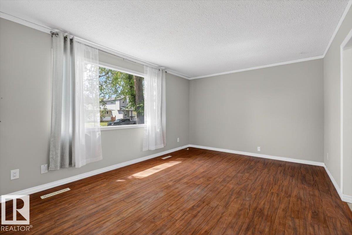 4630 114 AV NW - 10