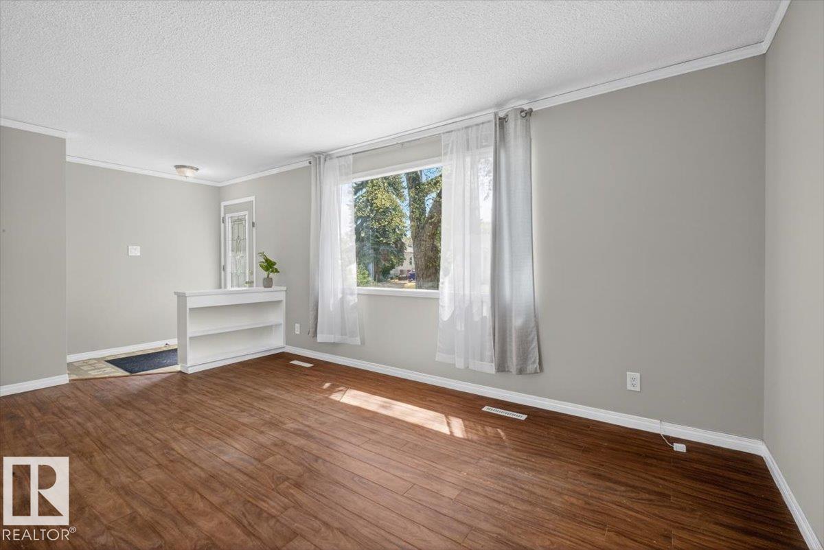 4630 114 AV NW - 11
