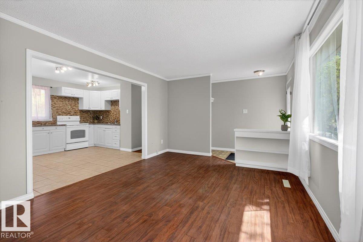 4630 114 AV NW - 12