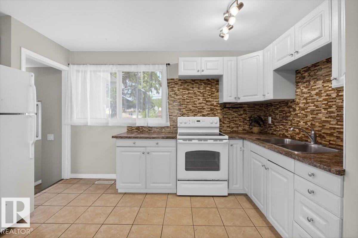 4630 114 AV NW - 17