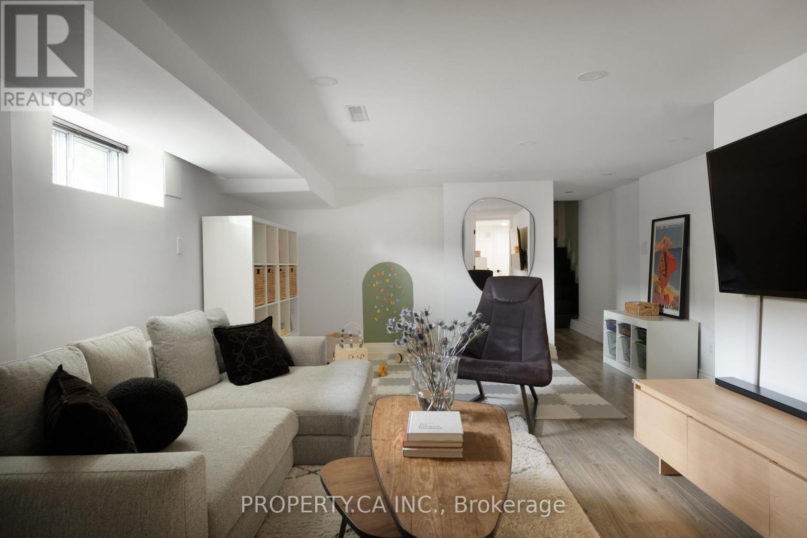 124 MILVERTON BOULEVARD - 22