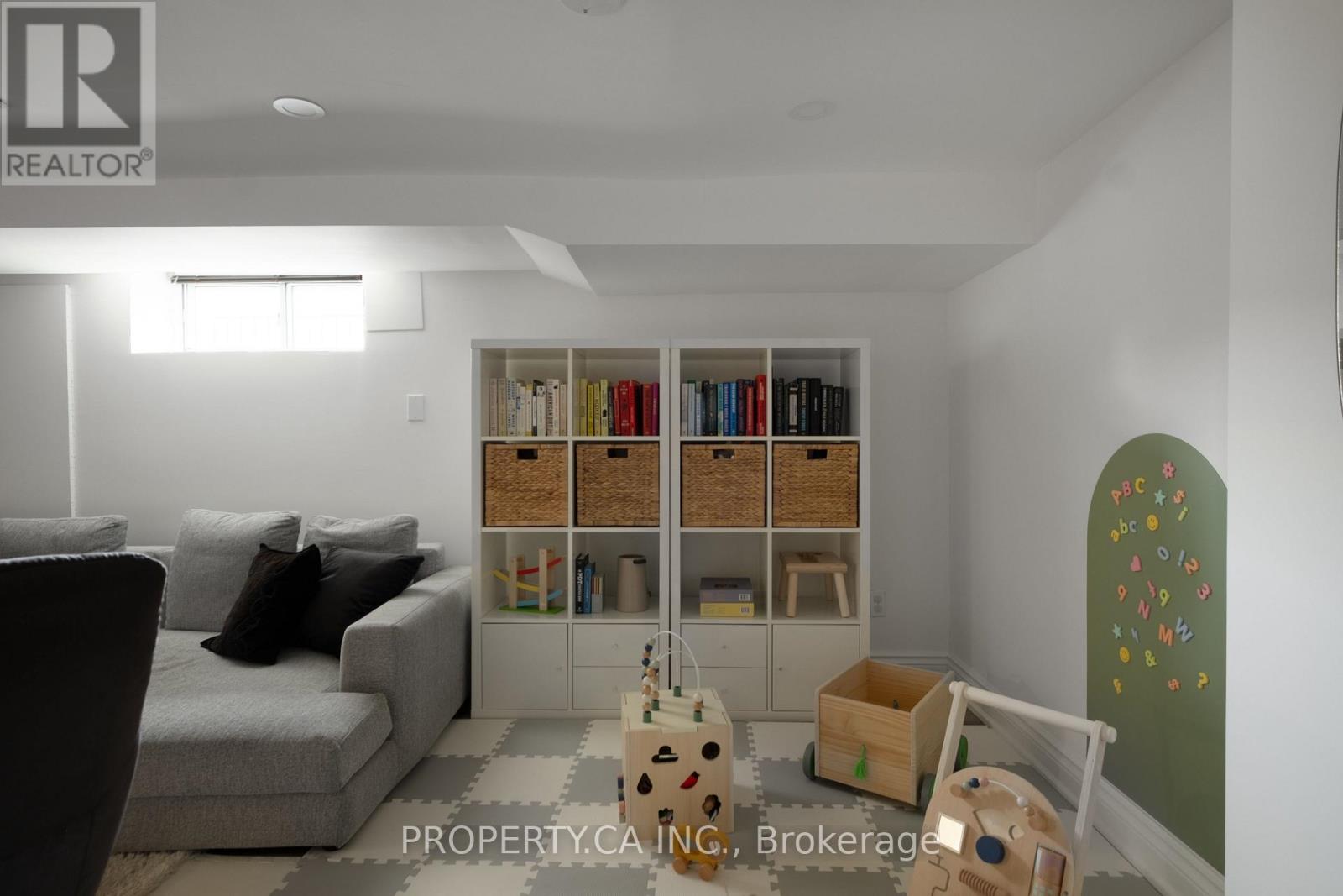 124 MILVERTON BOULEVARD - 23