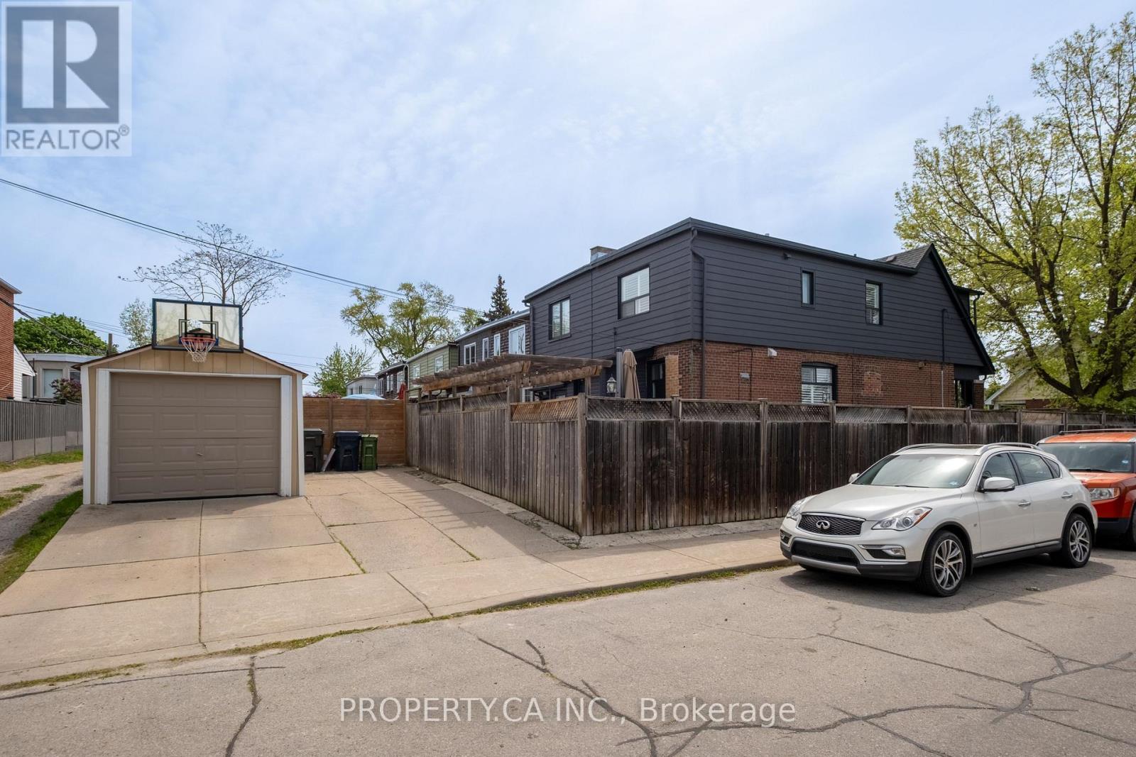 124 MILVERTON BOULEVARD - 30