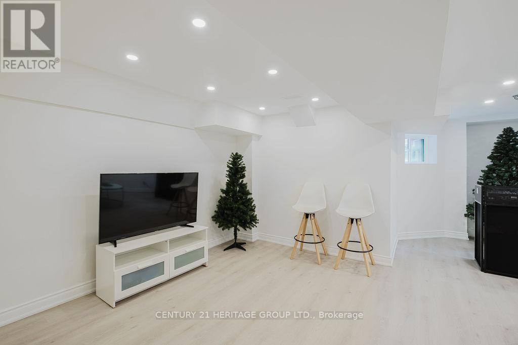 21 THISTLE AVENUE - 36