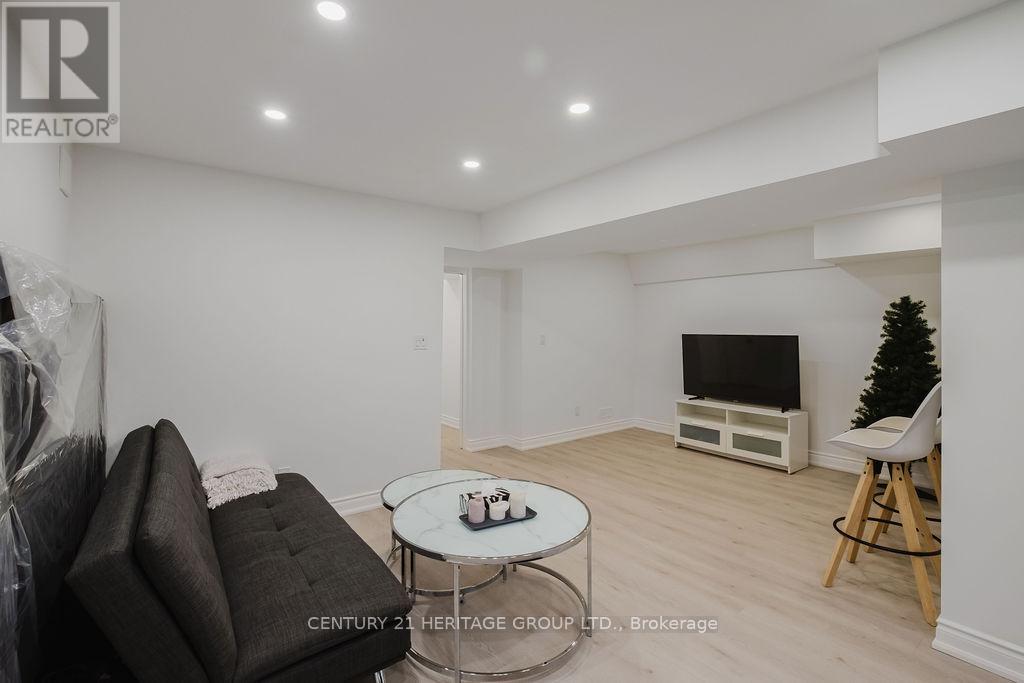 21 THISTLE AVENUE - 38