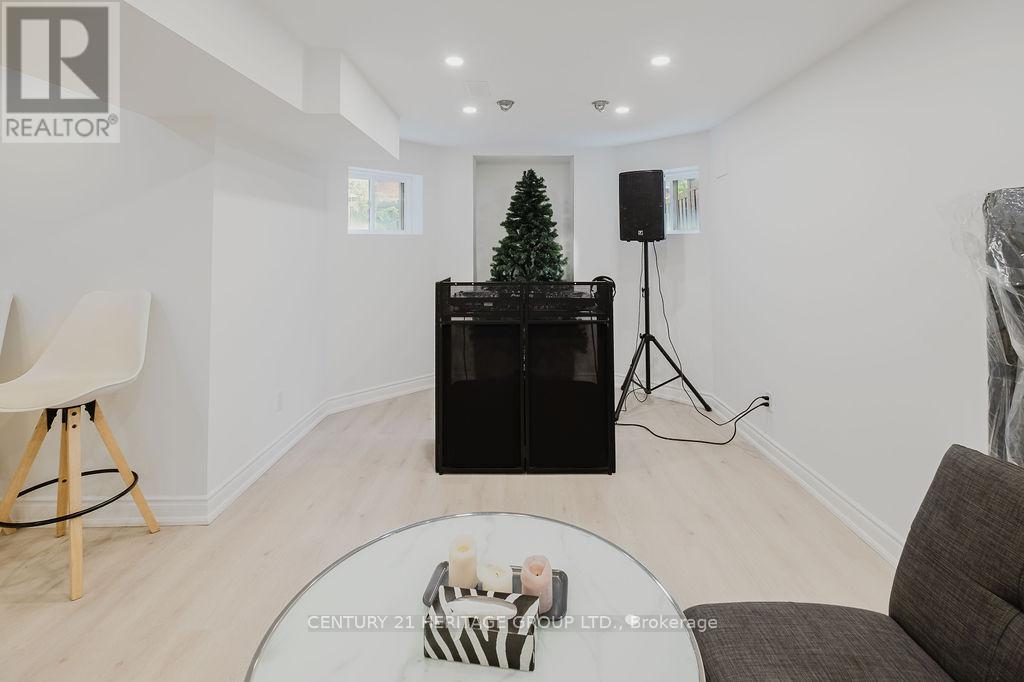 21 THISTLE AVENUE - 39