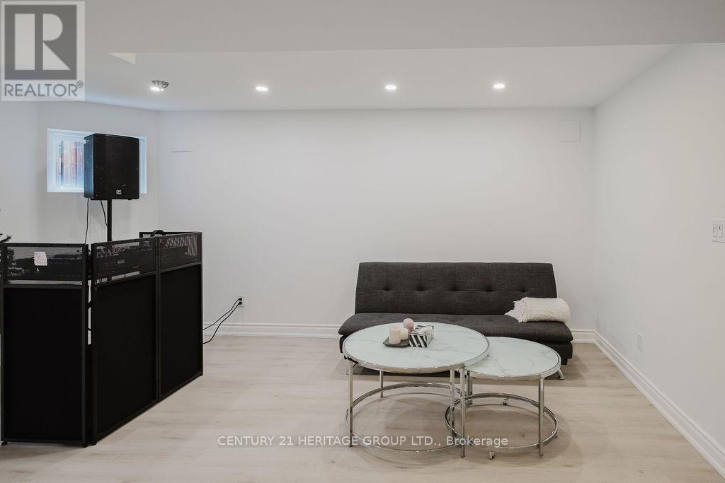 21 THISTLE AVENUE - 42