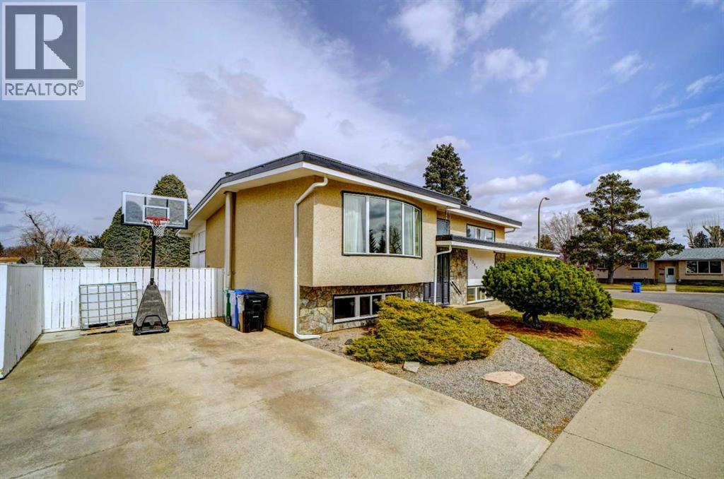 2043 19 Street N - Image 3