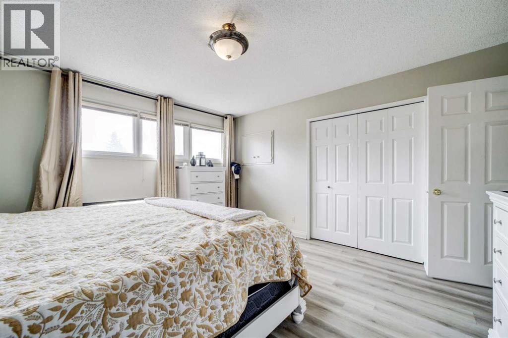 2043 19 Street N - 23