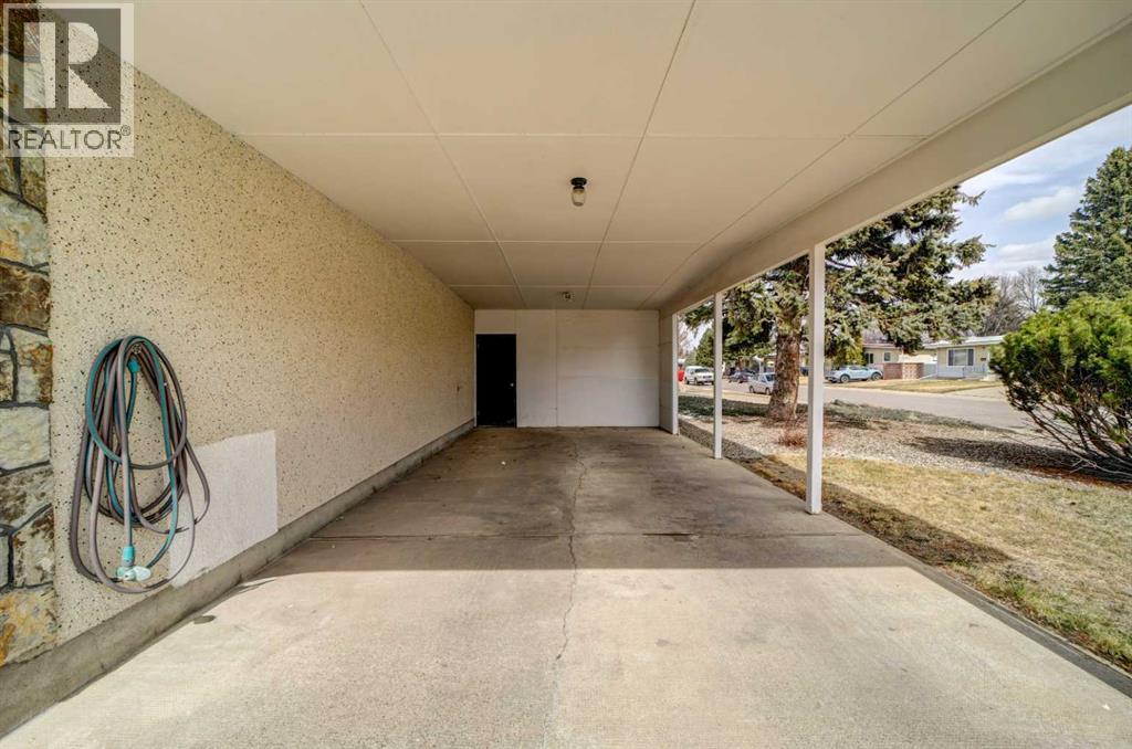 2043 19 Street N - 42