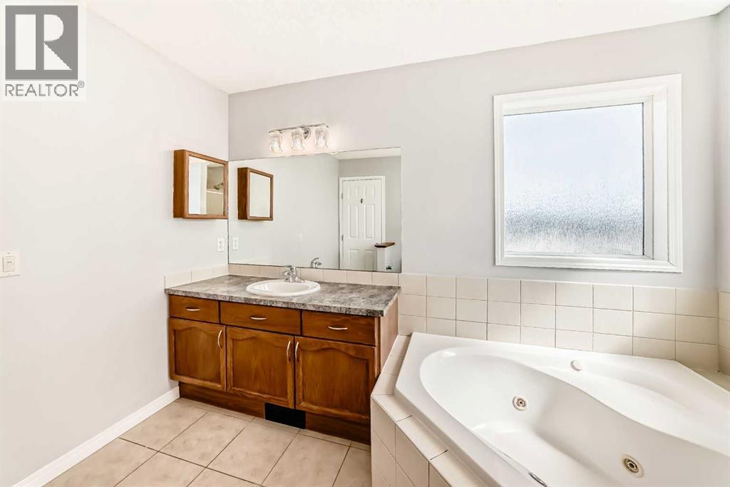 54 Royal Elm Road NW - 22