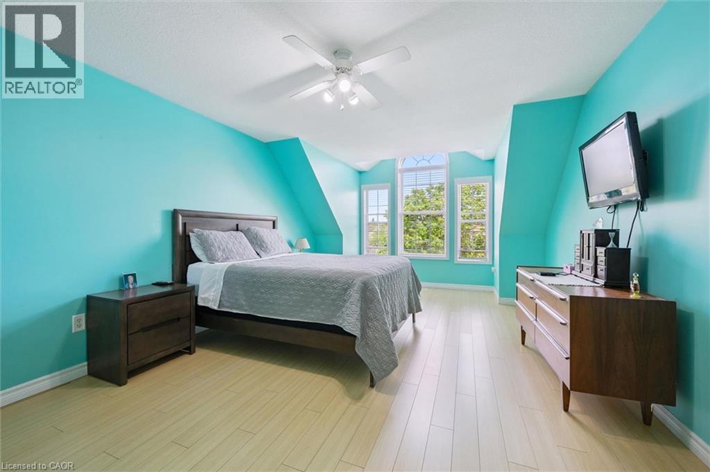 24 BUCKTHORN Crescent - 25