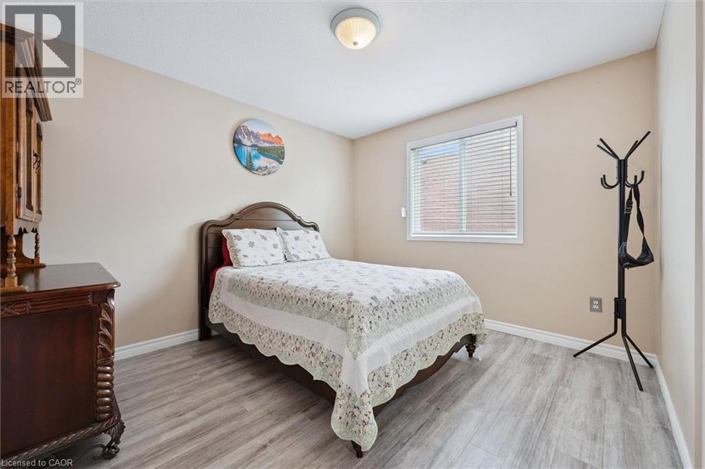 24 BUCKTHORN Crescent - 28