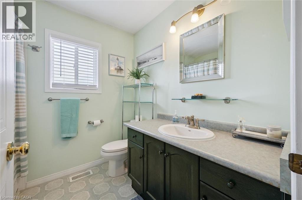 24 BUCKTHORN Crescent - 30