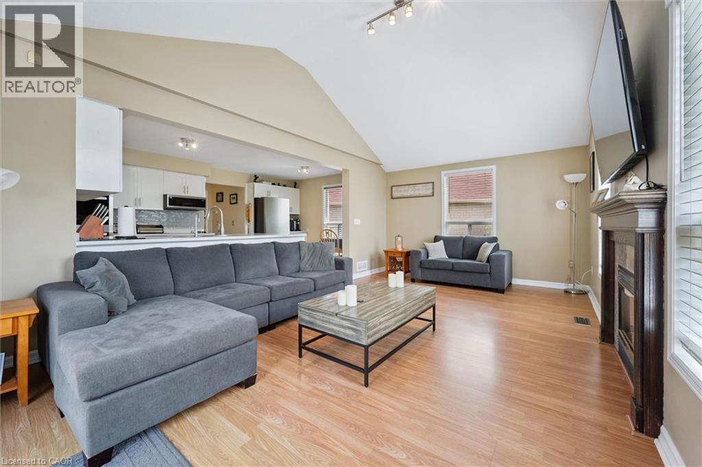 24 BUCKTHORN Crescent - 13