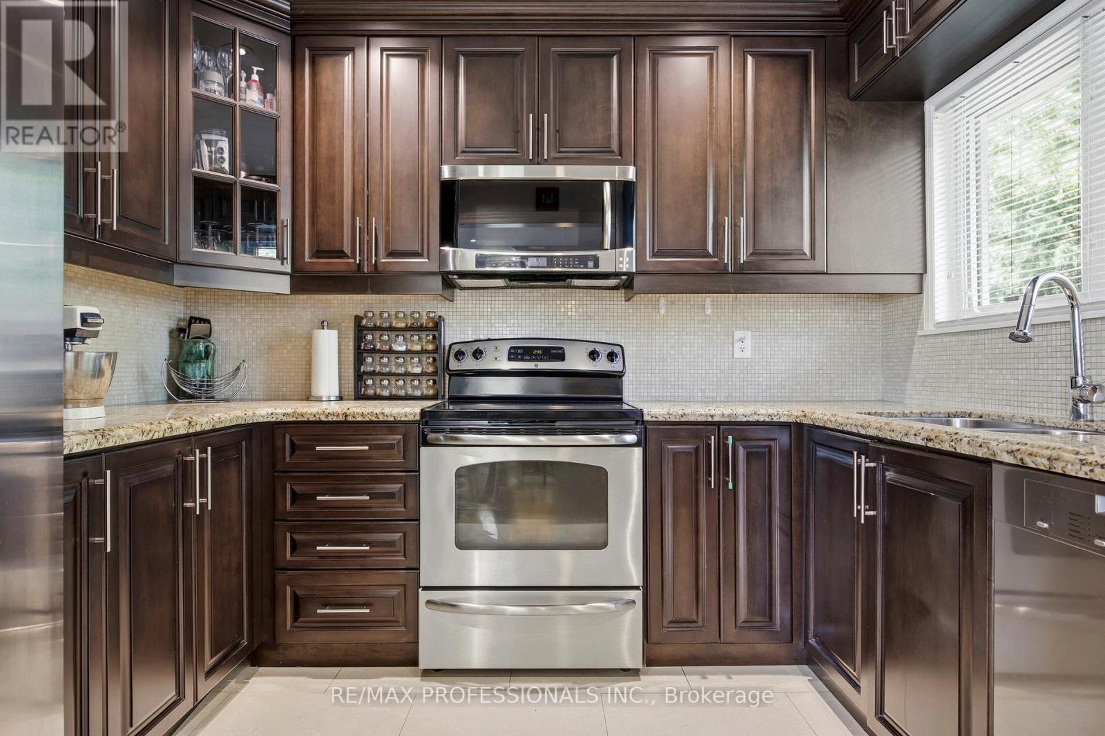 4 BEAVERBROOK AVENUE - 14