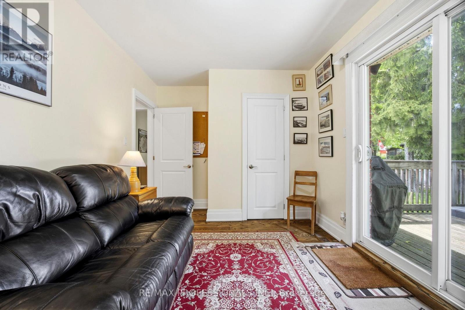4 BEAVERBROOK AVENUE - 24